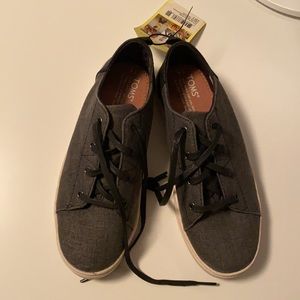 toms youth sneakers
